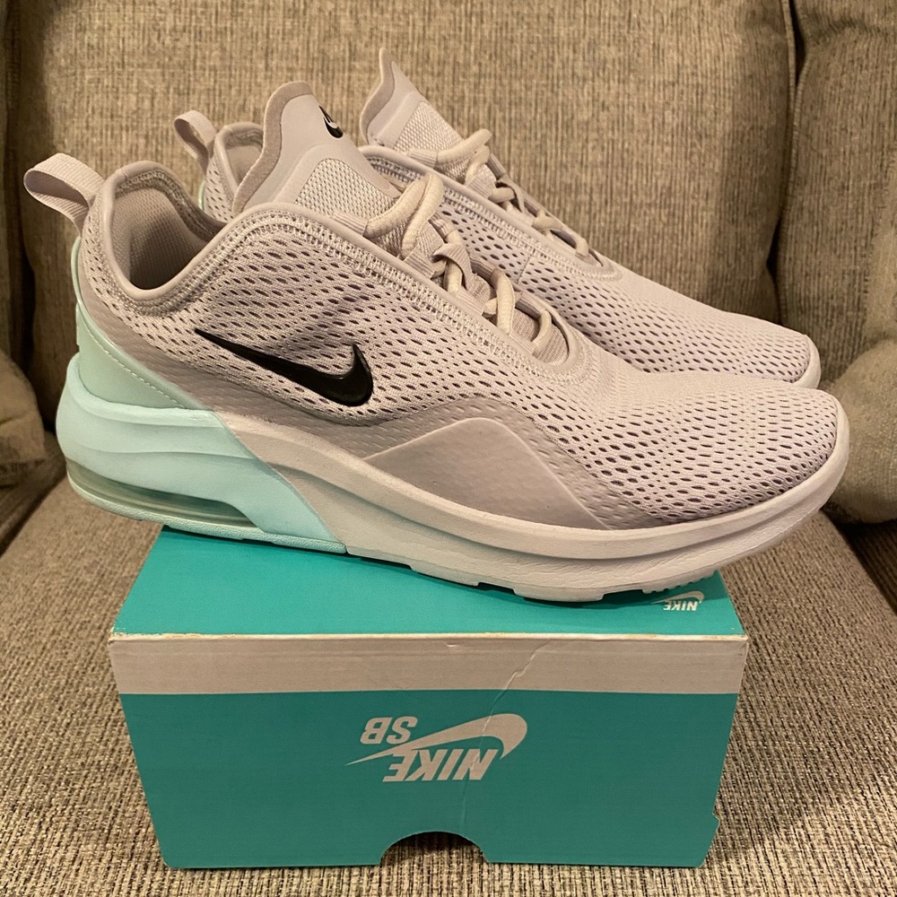 Women’s Air Max Motion Nike athletic shoe